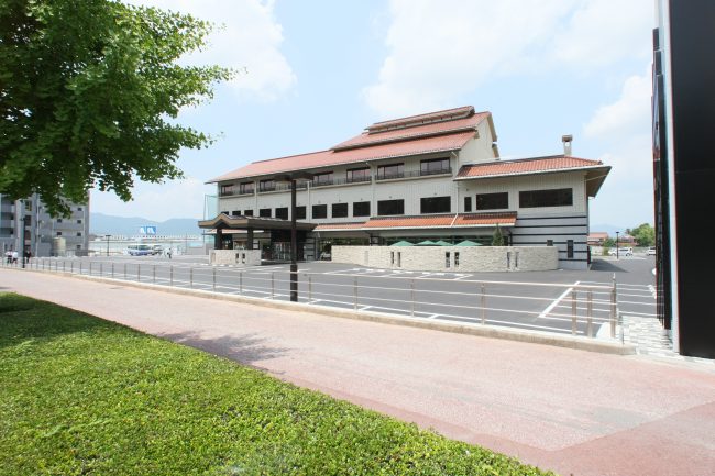 東広島市西条下見にある店舗です。
広島大学さんのすぐ向かい側です！