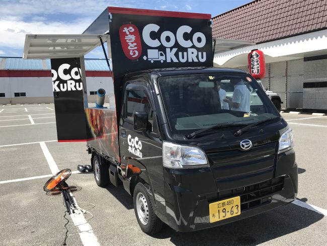 かわいいデザインの移動販売車